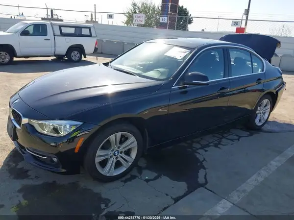WBA8B9C51JEE80949 2018 BMW 3ER - Image 2
