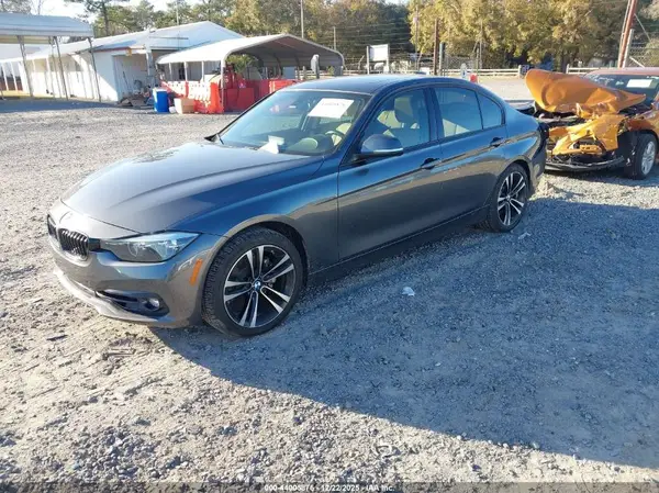 WBA8B9C51JEE82104 2018 BMW 3ER - Image 2
