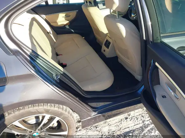WBA8B9C51JEE82104 2018 BMW 3ER - Image 8