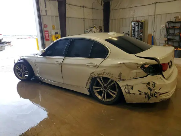 WBA8B9C51JEE82667 2018 BMW 3ER - Image 2