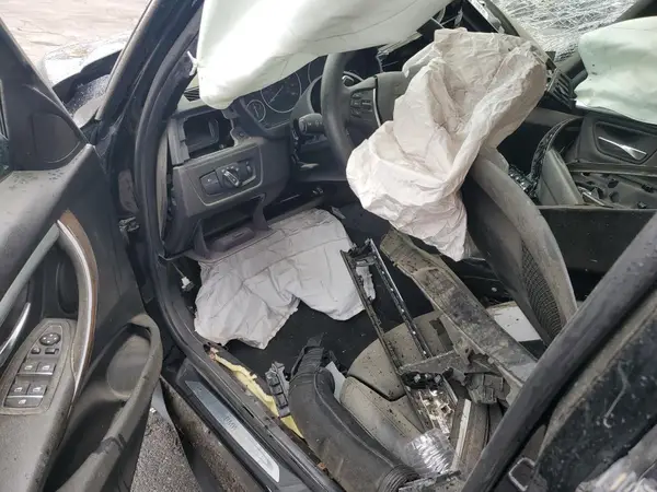 WBA8B9C52HK675855 2017 BMW 3ER - Image 8