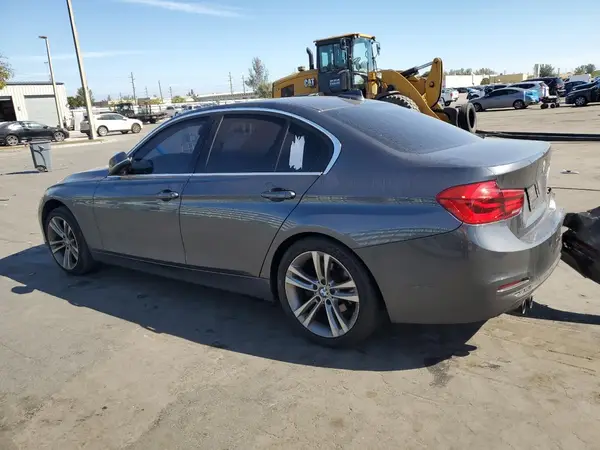 WBA8B9C52JAE21884 2018 BMW 3ER - Image 2
