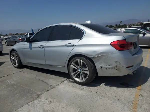 WBA8B9C52JEE80782 2018 BMW 3ER - Image 2