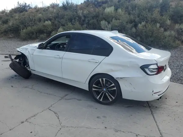 WBA8B9C52JEE80961 2018 BMW 3ER - Image 2