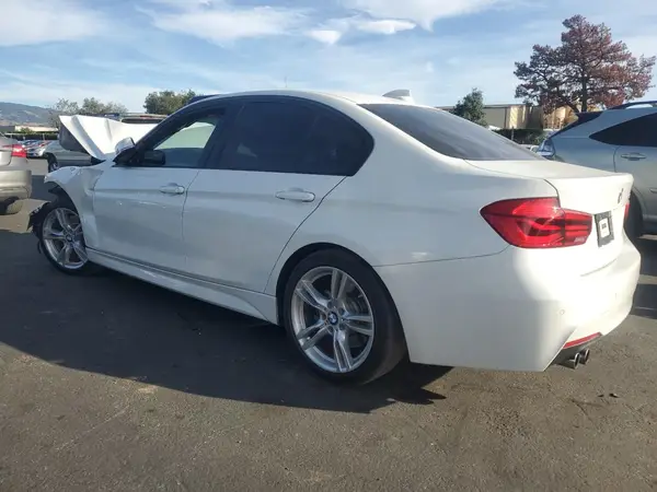 WBA8B9C52JEE81348 2018 BMW 3ER - Image 2