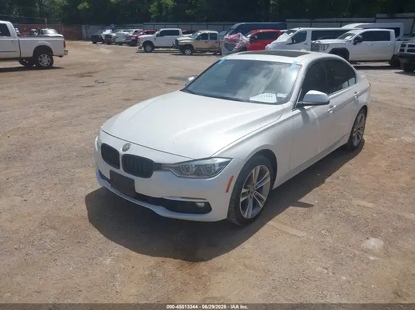 WBA8B9C52JEE81382 2018 BMW 3ER - Image 2