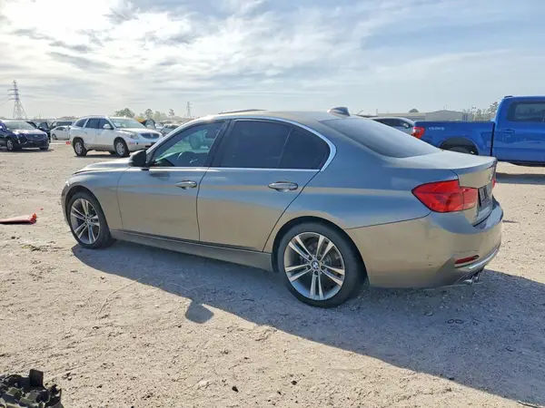 WBA8B9C52JEE81401 2018 BMW 3ER - Image 2