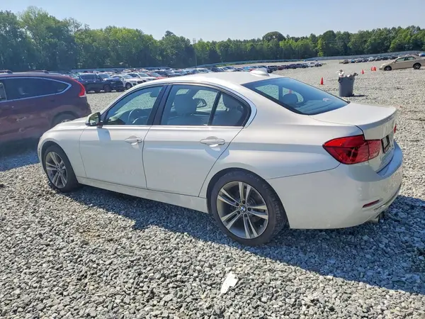 WBA8B9C52JEE82600 2018 BMW 3ER - Image 2