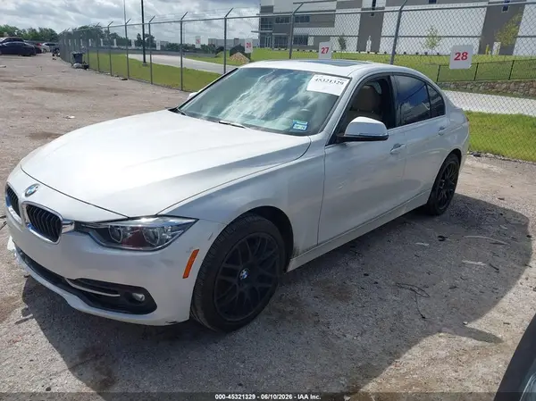 WBA8B9C52JK677093 2018 BMW 3ER - Image 2