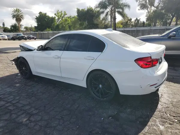 WBA8B9C52JK677305 2018 BMW 3ER - Image 2