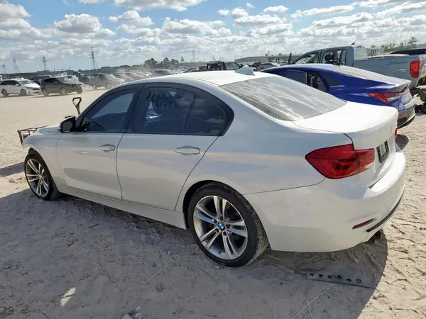 WBA8B9C53HK675833 2017 BMW 3ER - Image 2