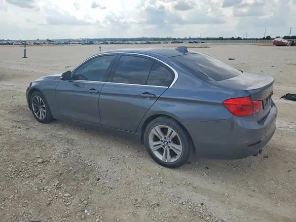WBA8B9C53HK675850 2017 BMW 3ER - Image 2