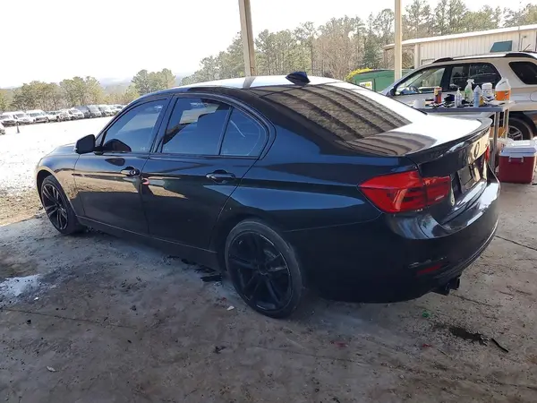 WBA8B9C53JEE81049 2018 BMW 3ER - Image 2
