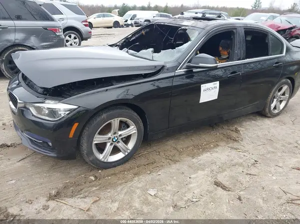 WBA8B9C53JEE81844 2018 BMW 3ER - Image 2