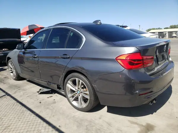 WBA8B9C53JEE82234 2018 BMW 3ER - Image 2