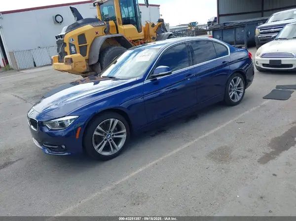 WBA8B9C53JEE82900 2018 BMW 3ER - Image 2