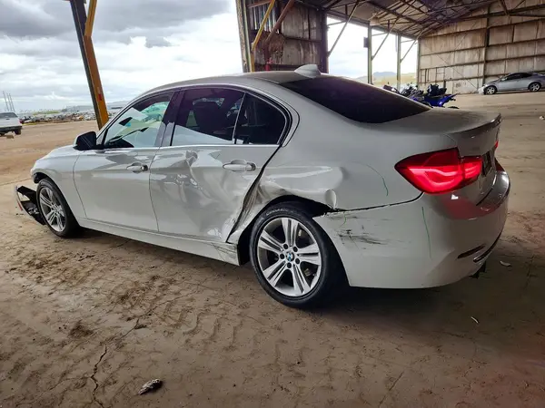 WBA8B9C53JEE82993 2018 BMW 3ER - Image 2