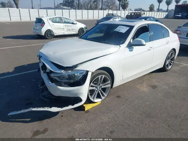 WBA8B9C53JEE83321 2018 BMW 3ER - Image 2