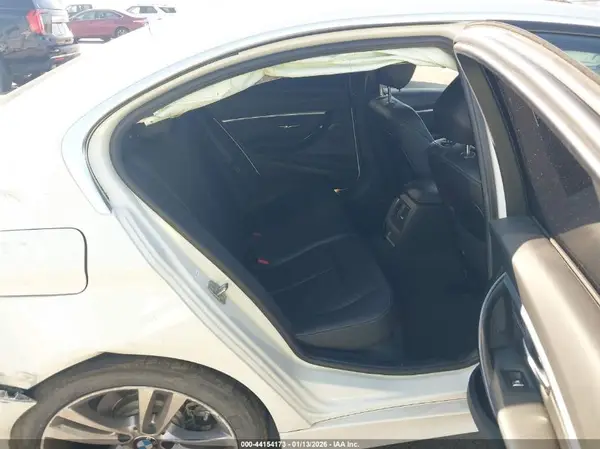 WBA8B9C53JEE83321 2018 BMW 3ER - Image 8