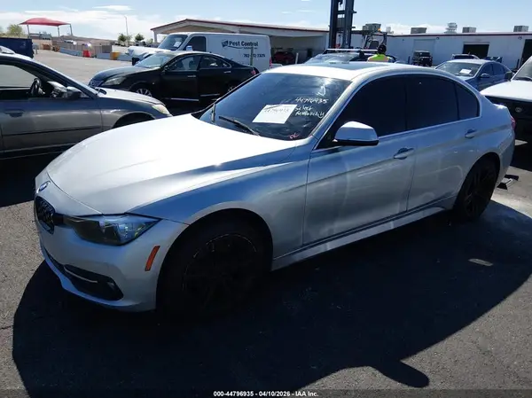 WBA8B9C54HK884868 2017 BMW 3ER - Image 2