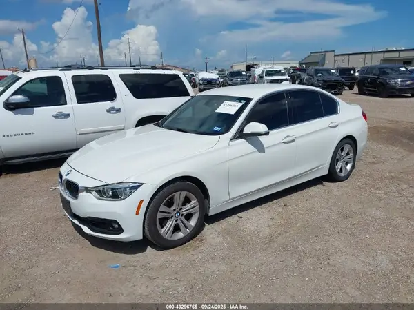 WBA8B9C54JAE22180 2018 BMW 3ER - Image 2