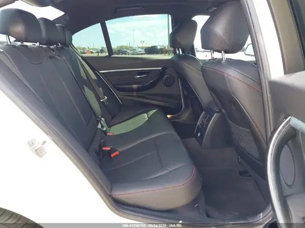 WBA8B9C54JAE22180 2018 BMW 3ER - Image 8