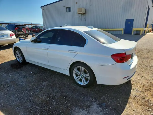 WBA8B9C54JEE81464 2018 BMW 3ER - Image 2