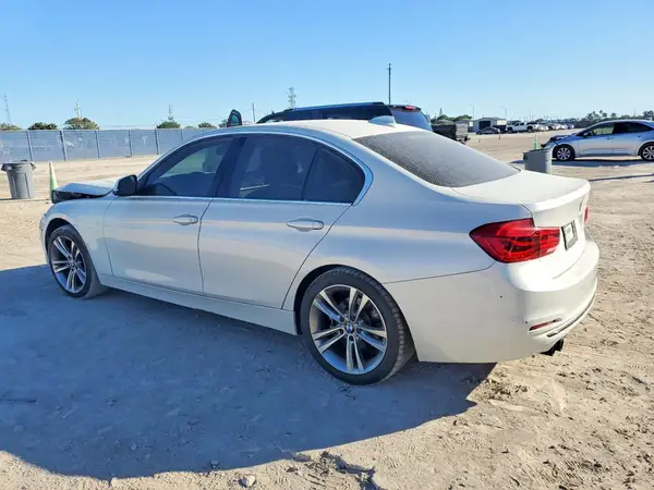WBA8B9C54JEE81612 2018 BMW 3ER - Image 2