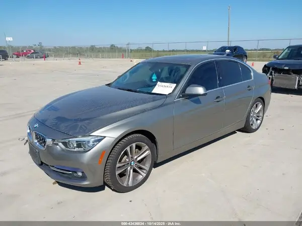 WBA8B9C54JEE82226 2018 BMW 3ER - Image 2