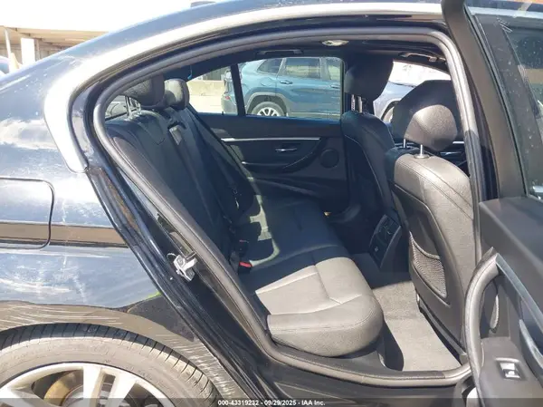 WBA8B9C54JEE83246 2018 BMW 3ER - Image 8