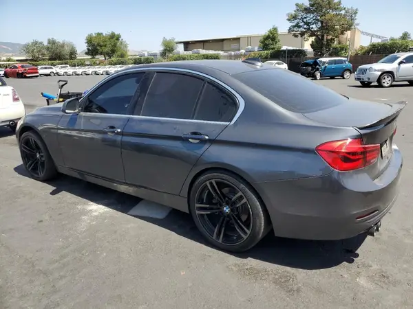 WBA8B9C54JK677077 2018 BMW 3ER - Image 2