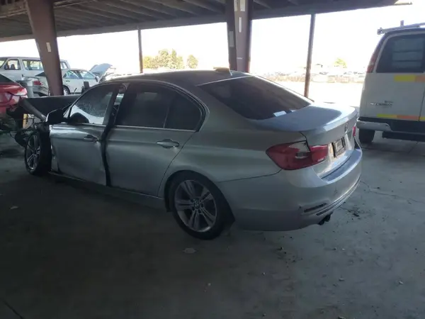 WBA8B9C54JK677161 2018 BMW 3ER - Image 2