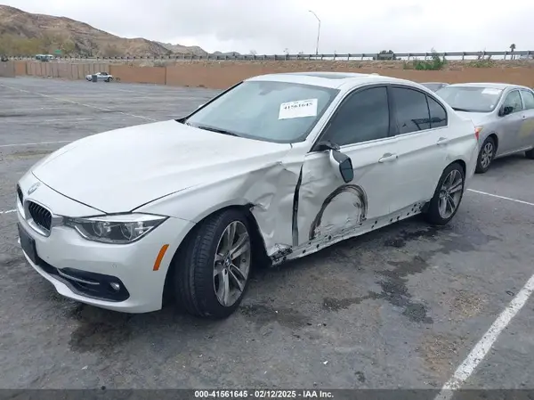 WBA8B9C54JK677466 2018 BMW 3ER - Image 2