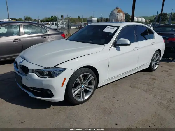 WBA8B9C55HK675882 2017 BMW 3ER - Image 2