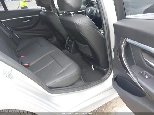 WBA8B9C55JEE80954 2018 BMW 3ER - Image 8
