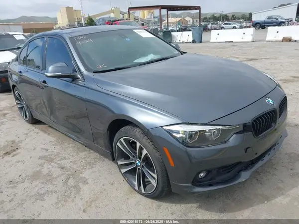WBA8B9C56JEE80803 2018 BMW 3ER - Image 1