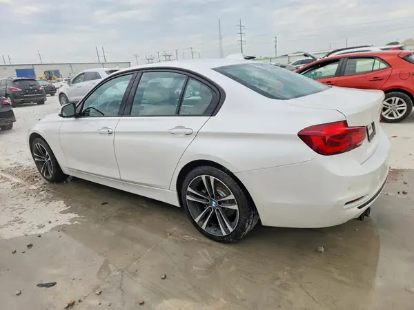 WBA8B9C56JEE81773 2018 BMW 3ER - Image 2