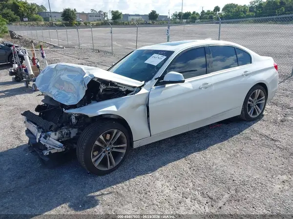 WBA8B9C56JEE81806 2018 BMW 3ER - Image 2