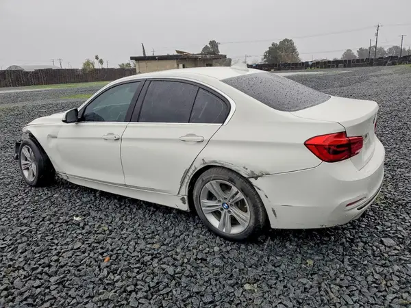 WBA8B9C56JK676853 2018 BMW 3ER - Image 2