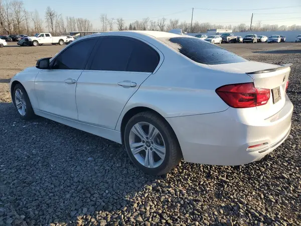 WBA8B9C57HK675589 2017 BMW 3ER - Image 2