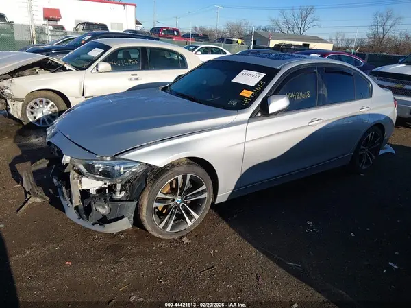 WBA8B9C57JAE22271 2018 BMW 3ER - Image 2