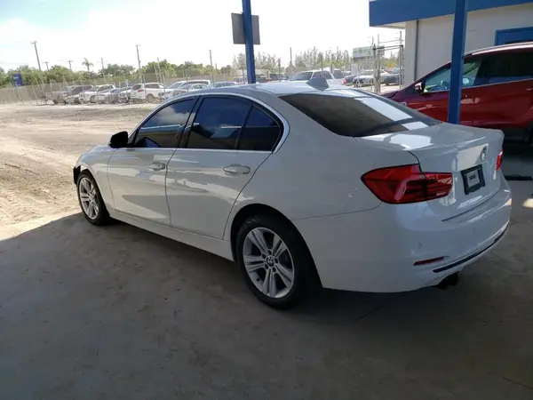 WBA8B9C57JEE81507 2018 BMW 3ER - Image 2