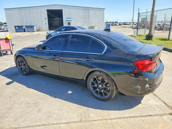 WBA8B9C57JEE81586 2018 BMW 3ER - Image 2