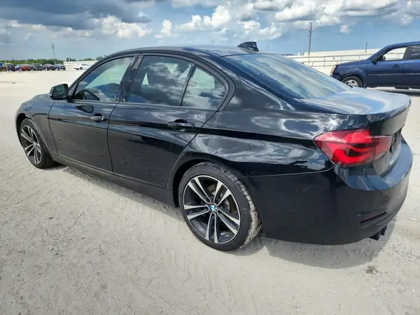 WBA8B9C57JEE81815 2018 BMW 3ER - Image 2
