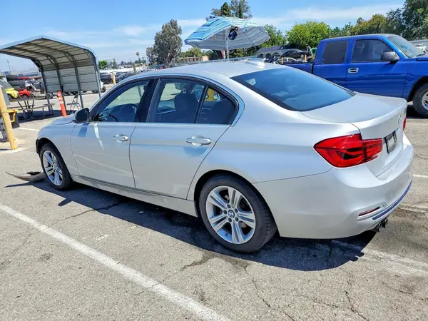 WBA8B9C57JEE82186 2018 BMW 3ER - Image 2