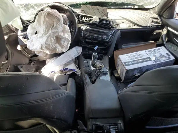 WBA8B9C57JEE82401 2018 BMW 3ER - Image 8