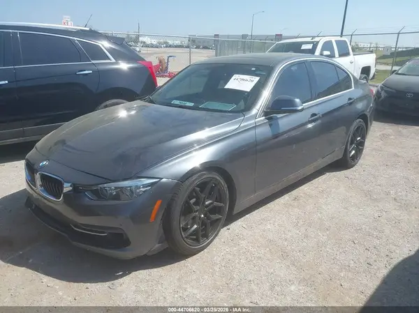 WBA8B9C57JK677266 2018 BMW 3ER - Image 2