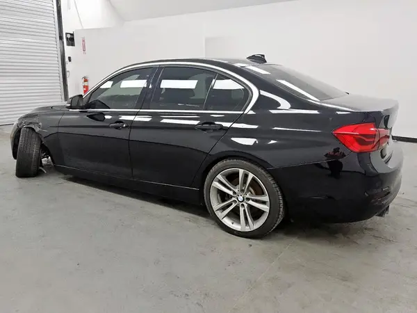 WBA8B9C58HK675763 2017 BMW 3ER - Image 2