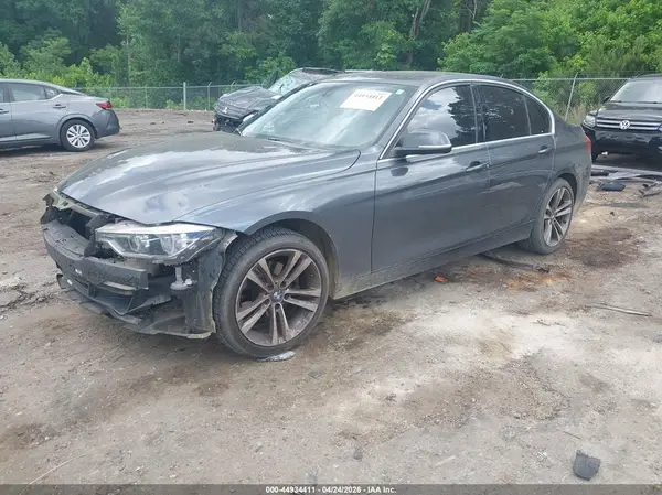 WBA8B9C58JEE80768 2018 BMW 3ER - Image 2