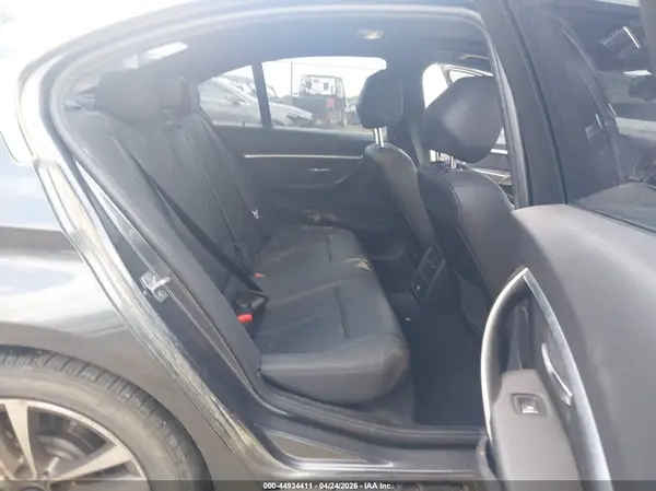 WBA8B9C58JEE80768 2018 BMW 3ER - Image 8